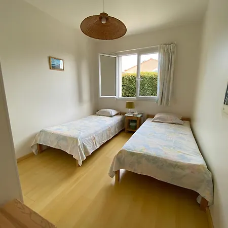 Отель Maison Spacieuse A Avec Jardin Et Terrasse, Proche Centre Et - Fr-1-648-178 Уртен