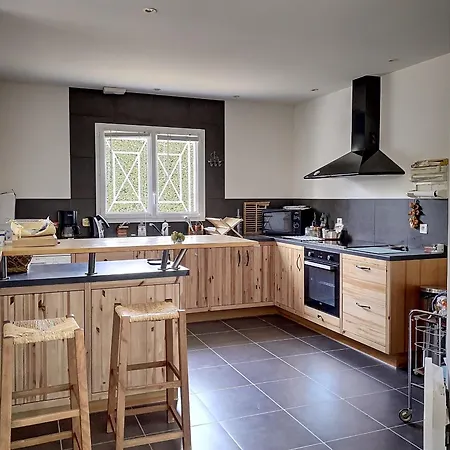 Maison Spacieuse A Avec Jardin Et Terrasse, Proche Centre Et - Fr-1-648-178 * Уртен